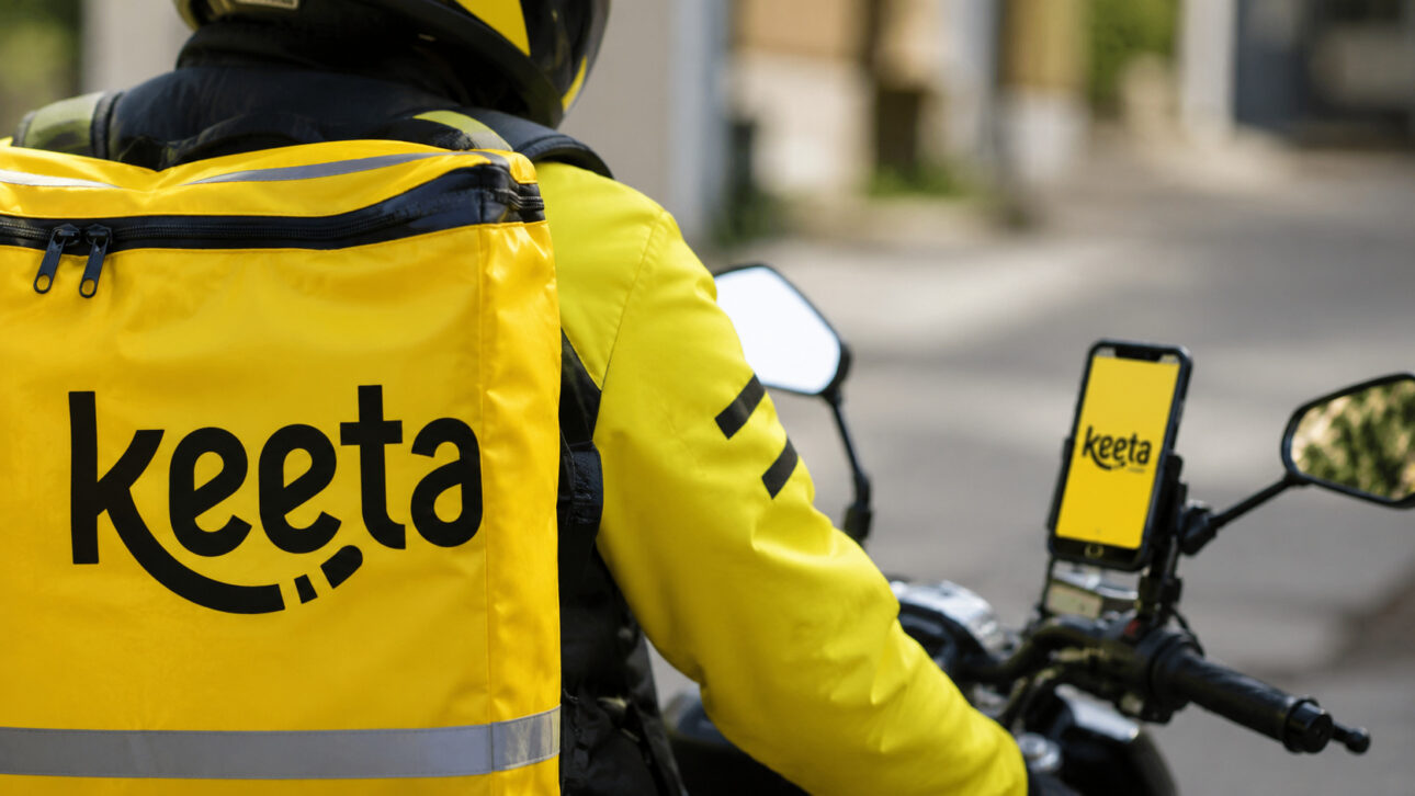 Keeta delivery bag appears on a motorcycle, representing the platform's expansion in the Brazilian delivery market.