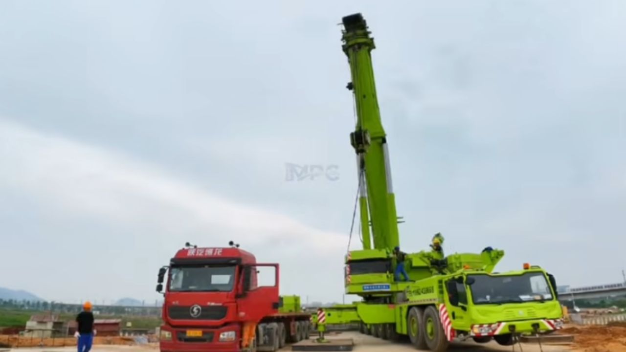 China instala puente en 24 horas con grúas Zoomlion, vigas de 125 toneladas y convoy nocturno en operación sobre río.