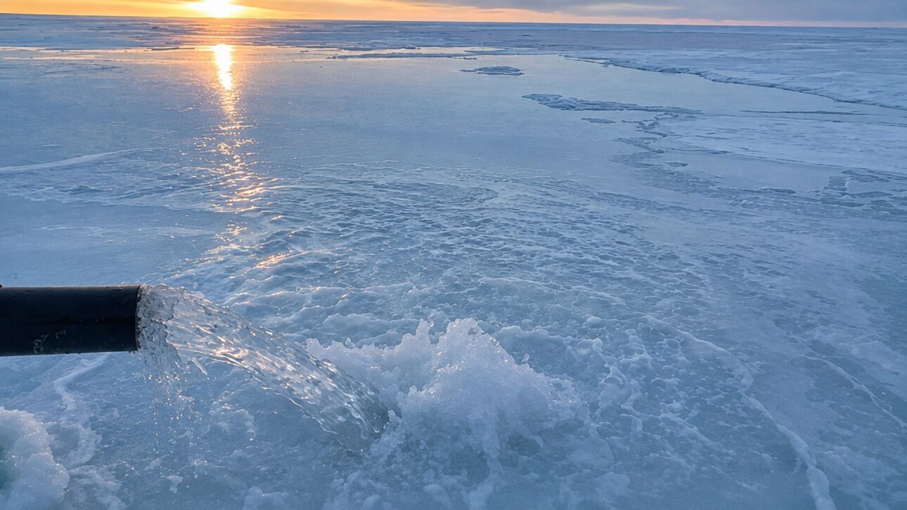 imagen: Real Ice
Científicos probaron en el norte de Canadá una técnica para aumentar el grosor del hielo en el Ártico