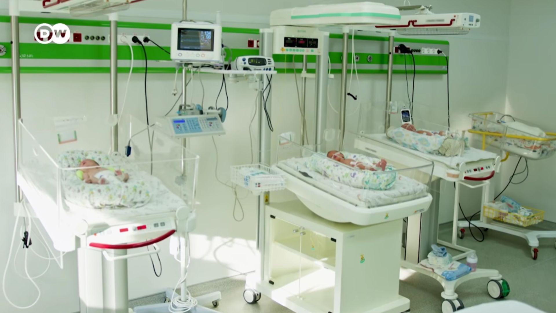 Scientists have developed an artificial womb that can keep premature babies alive outside the body Cientistas Criam Utero Artificial Capaz De Manter Bebes Prematuros Vivos Fora Do Corpo Humano E Agora Surge A Pergunta Que Ninguem Quer Responder