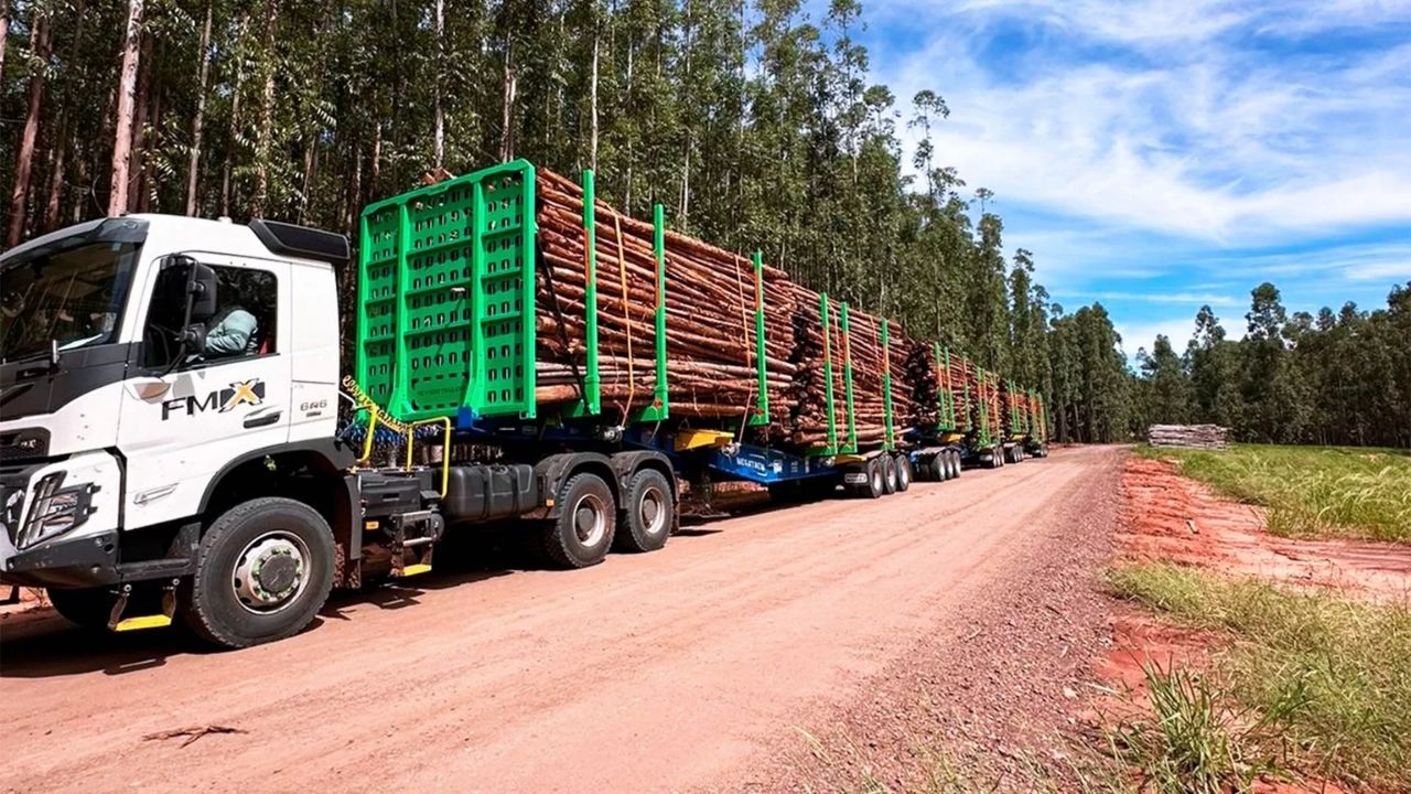 Megatrem da Manos com Kennedy Trailers leva 240 toneladas e muda transporte florestal no Brasil.