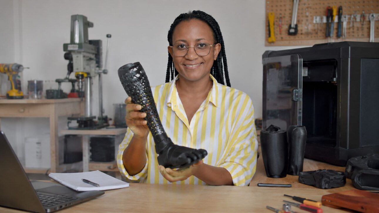 In Mozambique, engineer Marta Uetela created at BioMec the prosthesis made from ocean plastic: 6 bottles become a leg in 24h for amputees without access.
