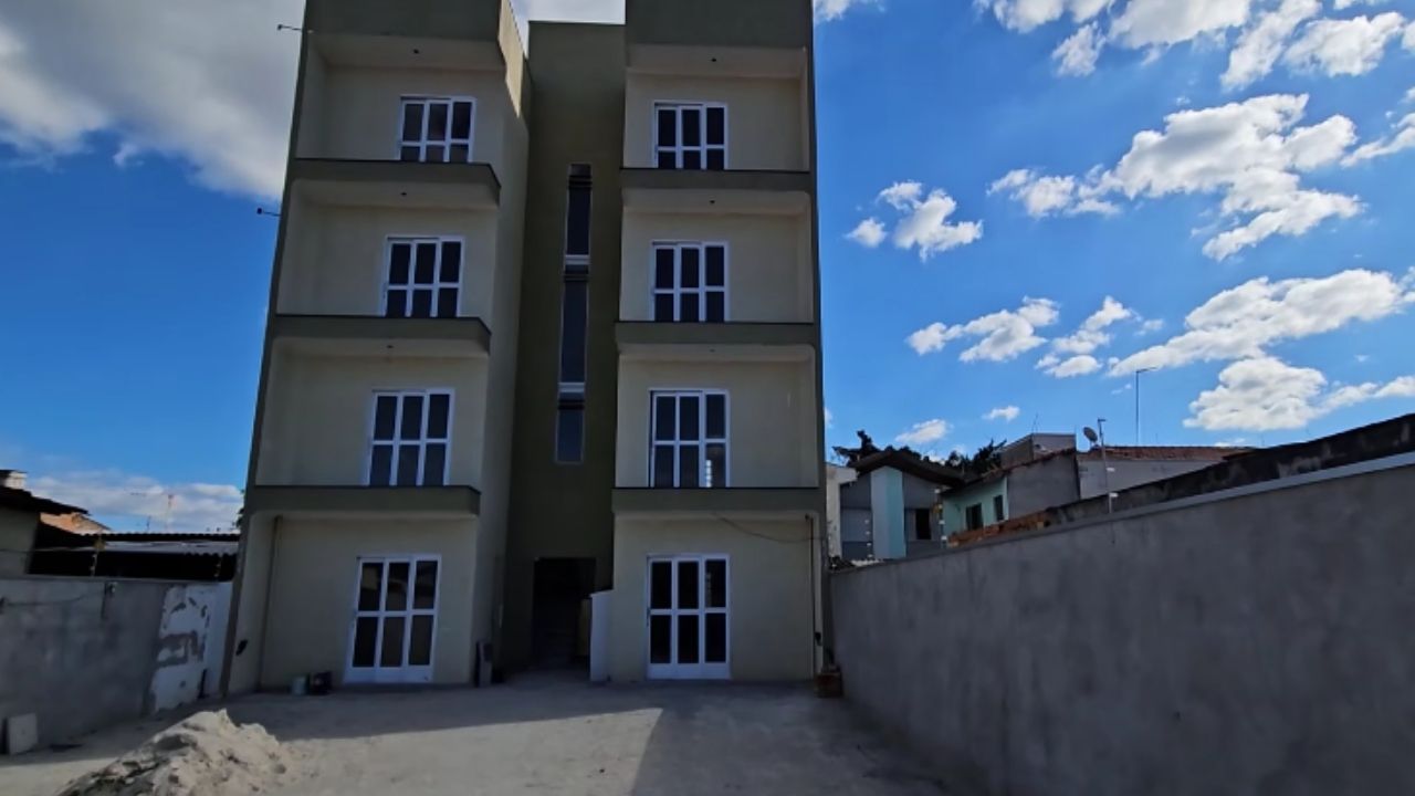 Studio apartments with smart meters, structural masonry, and build to rent aim for R$ 12,000 per month.