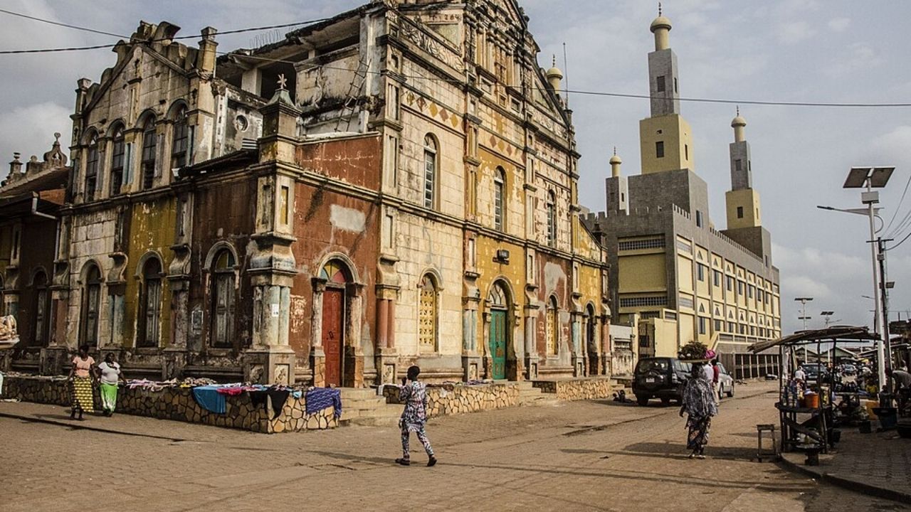 En Benin, puerto histórico de Ouidah tendrá La Marina ligada a la Puerta del No Retorno en proyecto turístico.