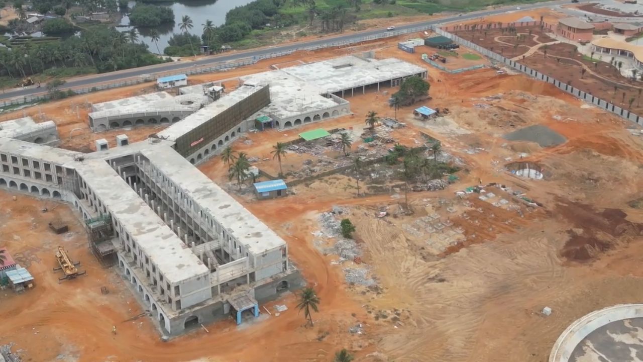 En Benín, el puerto histórico de Ouidah tendrá La Marina conectada a la Puerta del No Retorno en proyecto turístico.