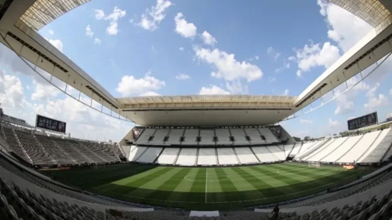 Estádio do Corinthians mudou Itaquera após Copa de 2014, elevou metro quadrado e expôs mobilidade travada.