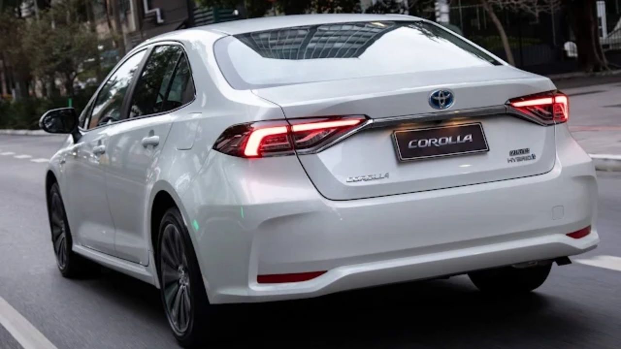 Corolla híbrido faz 17,5 km/l, vira carro econômico com frenagem regenerativa e motor a combustão sem tomada.