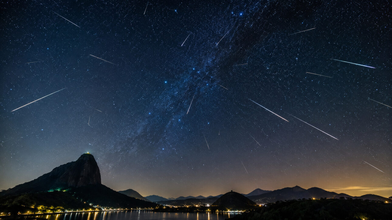 Bolas de fuego contra la Luna llena: dos lluvias de meteoros alcanzan el pico juntas a finales de julio y transforman el cielo de Brasil en escenario de una disputa rara entre estrellas fugaces y brillo lunar