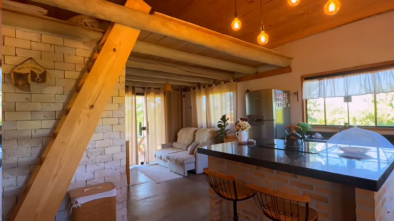 Couple Davi Moura and Clara face the biggest cabin renovation after two years on the farm. See what changes in the wooden cabin and the routine of those who live life in the countryside.