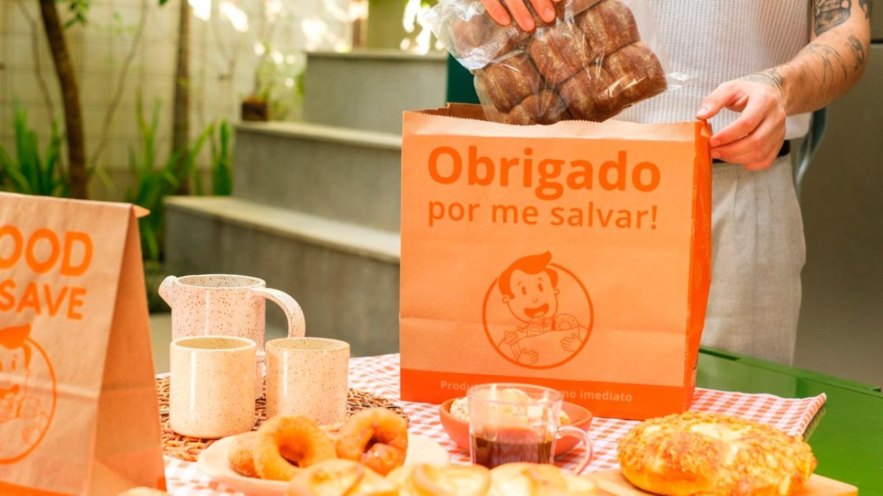 Sacola surpresa da Food To Save reúne alimentos ainda próprios para consumo, como pães e itens de padaria, em um modelo que ajuda comércios a reduzir perdas e oferece descontos aos consumidores.