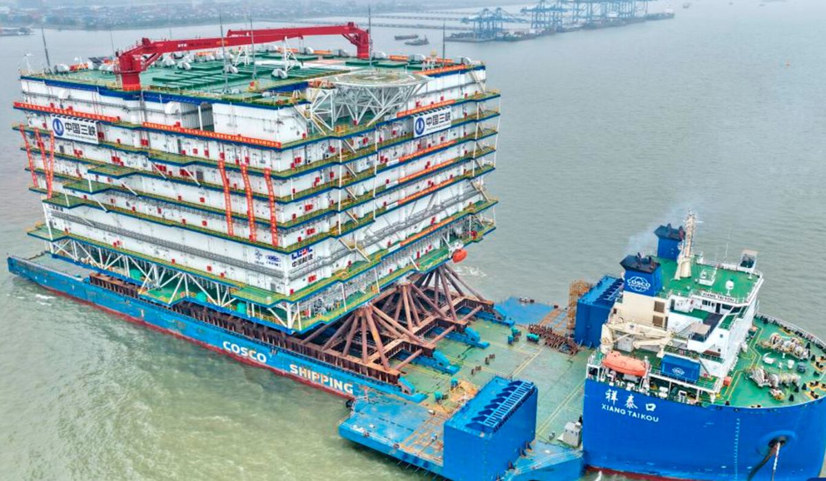 China leva parques eólicos para alto-mar com estação conversora gigante capaz de transmitir energia por cabos submarinos. (Imagem: Reprodução)