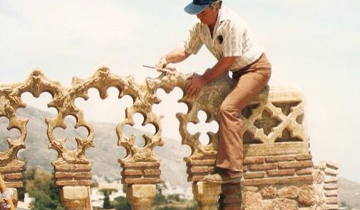 Dr. Esteban Martín Martín, construindo o Castelo Monumento Colomares em Benalmádena, Espanha