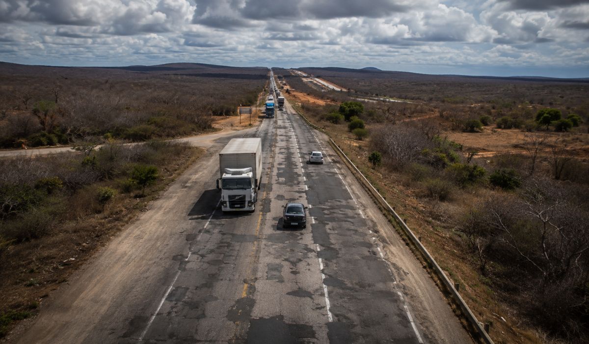 Concessões no Nordeste expõem diferença de investimento em rodovias, custo do transporte e desafios para financiar estradas públicas. (Imagem: Ilustrativa)