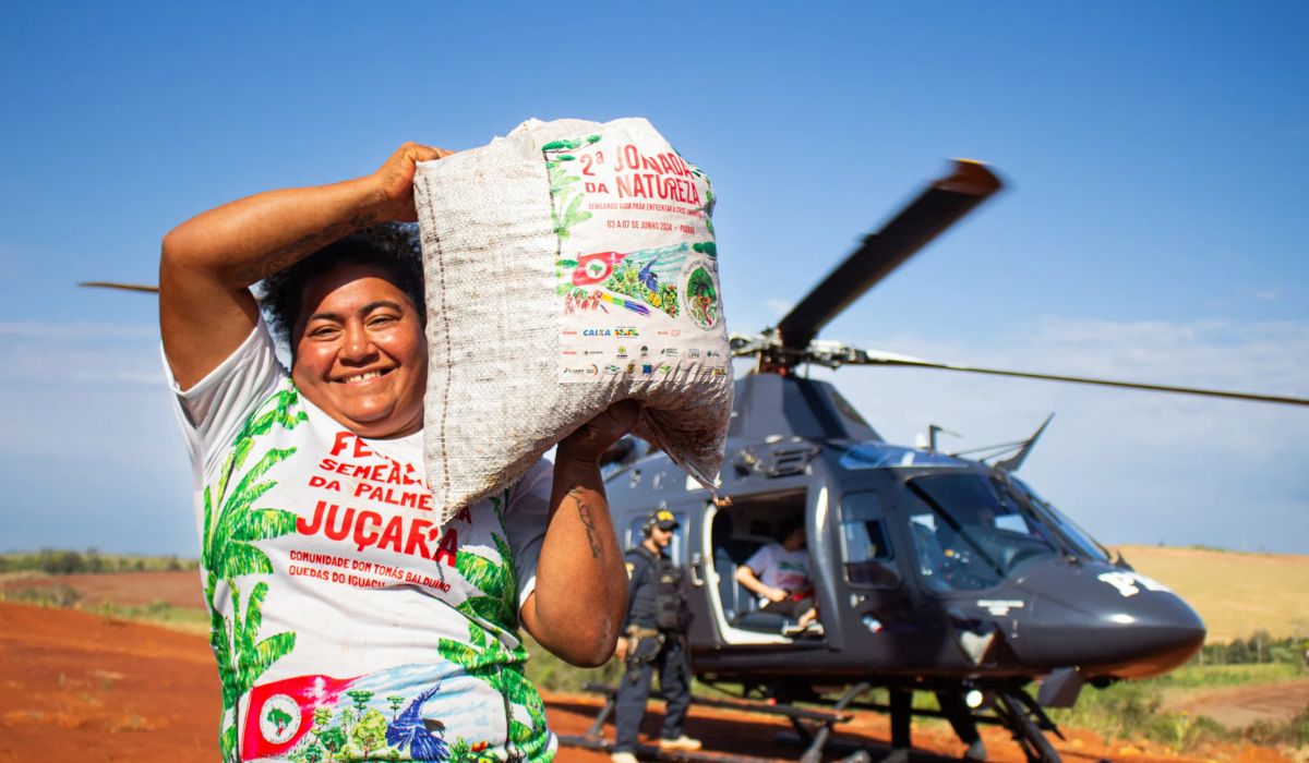 Comunidades participam de semeadura aérea da palmeira juçara | Crédito: Foto: Juliana Barbosa