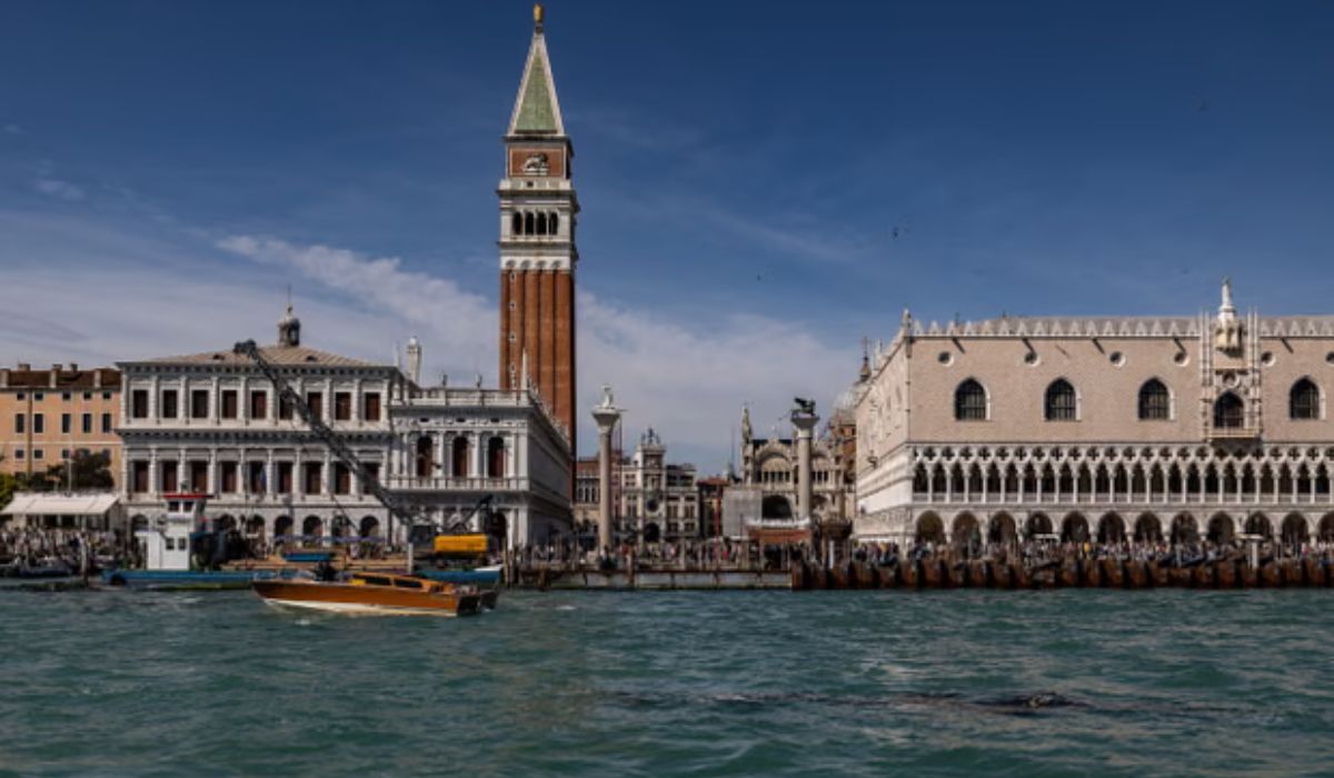 A bacia de São Marcos em Veneza. O fechamento das barreiras contra inundações custa à cidade mais de € 200.000 por vez. Fotografia: Emanuele Cremaschi/Getty Images