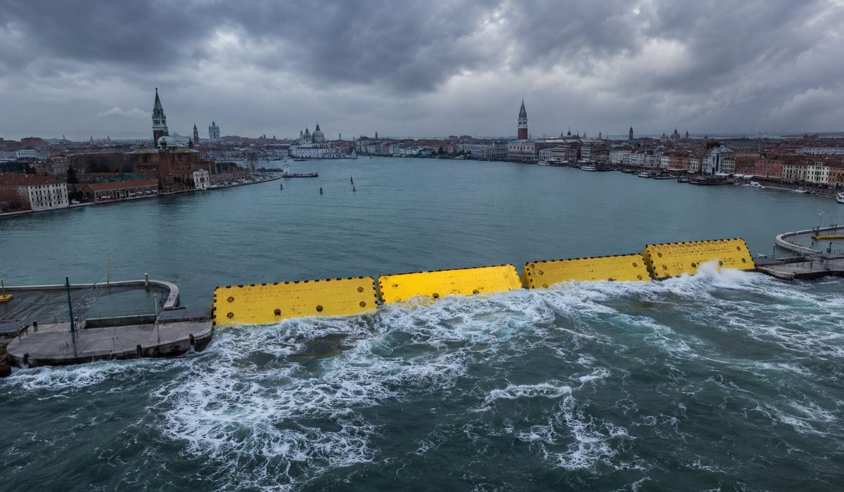 Veneza avalia plano B contra enchentes cinco anos após o Mose, diante do avanço do nível do mar e dos impactos na laguna veneziana. (Imagem: Ilustrativa)