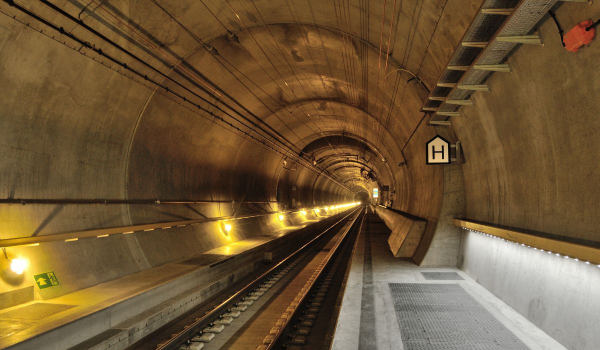 Túnel de Base de São Gotardo, na Suíça - Imagem: Reprodução/Wikipedia