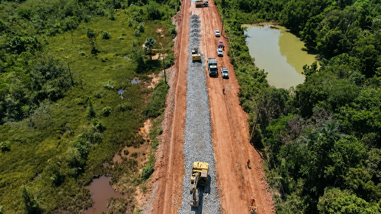 The BR-319 remains at the center of a dispute that mixes logistical isolation, environmental pressure, and billions in stalled works. While the central section between Porto Velho and Manaus depends on judicial decisions and licensing, the highway continues to be seen by part of the Amazonian population as a vital link with the rest of the country.