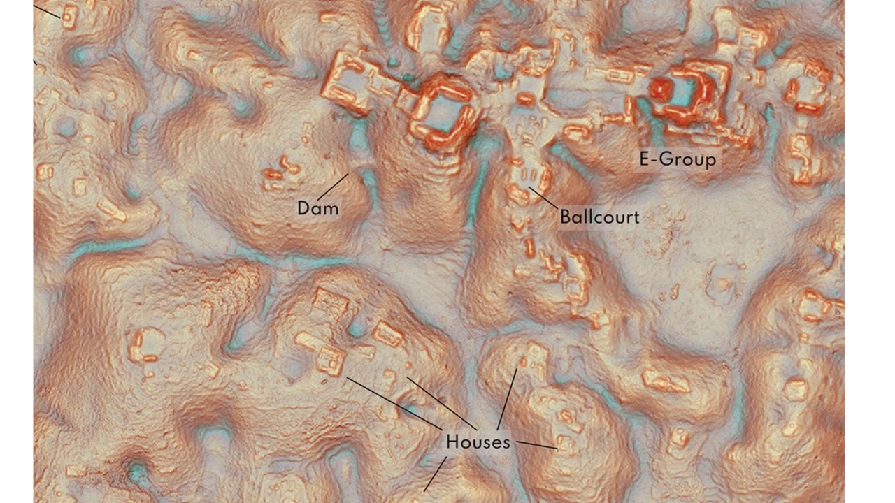 Imagem LiDAR destaca detalhes da antiga cidade maia de Valeriana, revelando casas, represa, quadra de jogo de bola e conjuntos monumentais que estavam ocultos sob a selva de Campeche, no México.