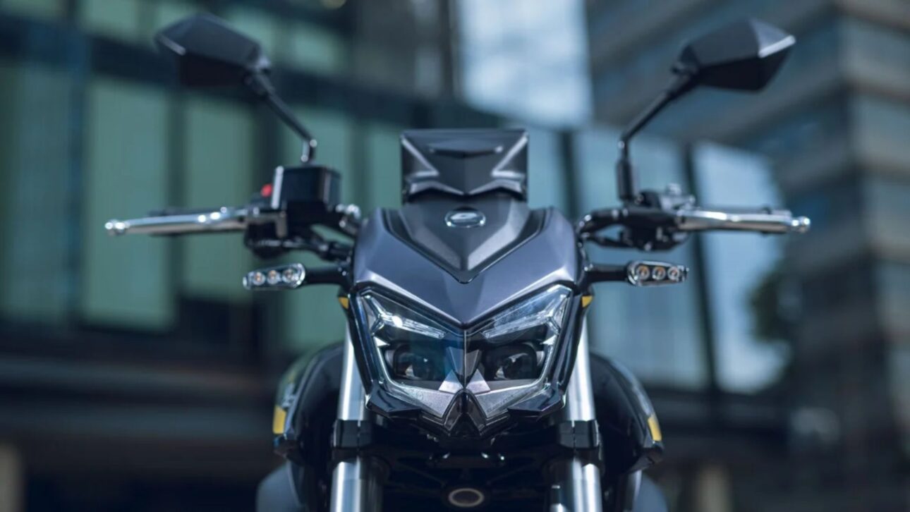 Two 300cc from QJ Motor are expected to arrive as SBM to target the CB 300F and shake up the low displacement segment, with more power and liquid cooling than Honda.