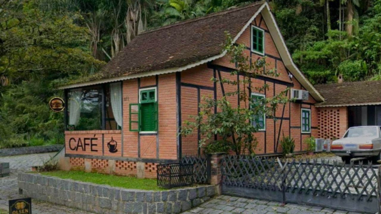 Cafeteria em Pomerode troca Rio Negrinho por bolos artesanais e viraliza nas redes sociais.