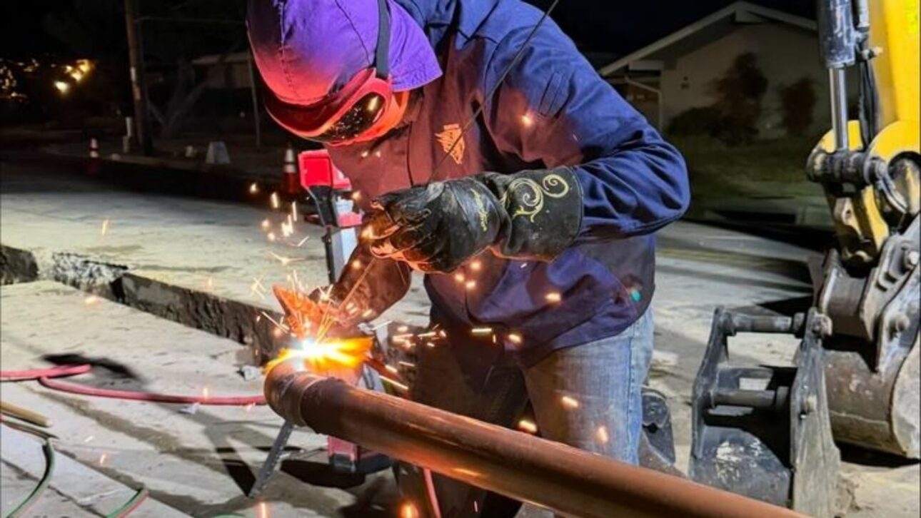 Ela trocou o atendimento ao cliente pela solda de gasodutos