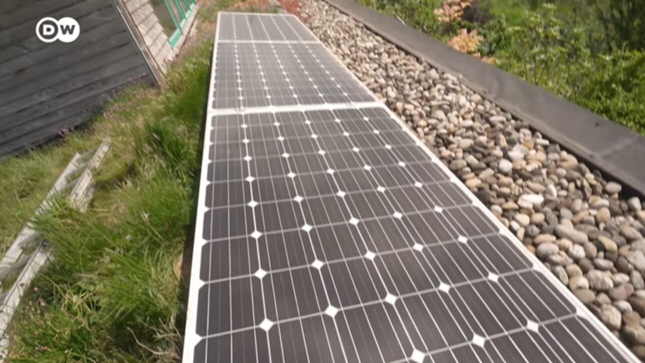 17 painéis solares no telhado suprem praticamente todo o consumo de energia