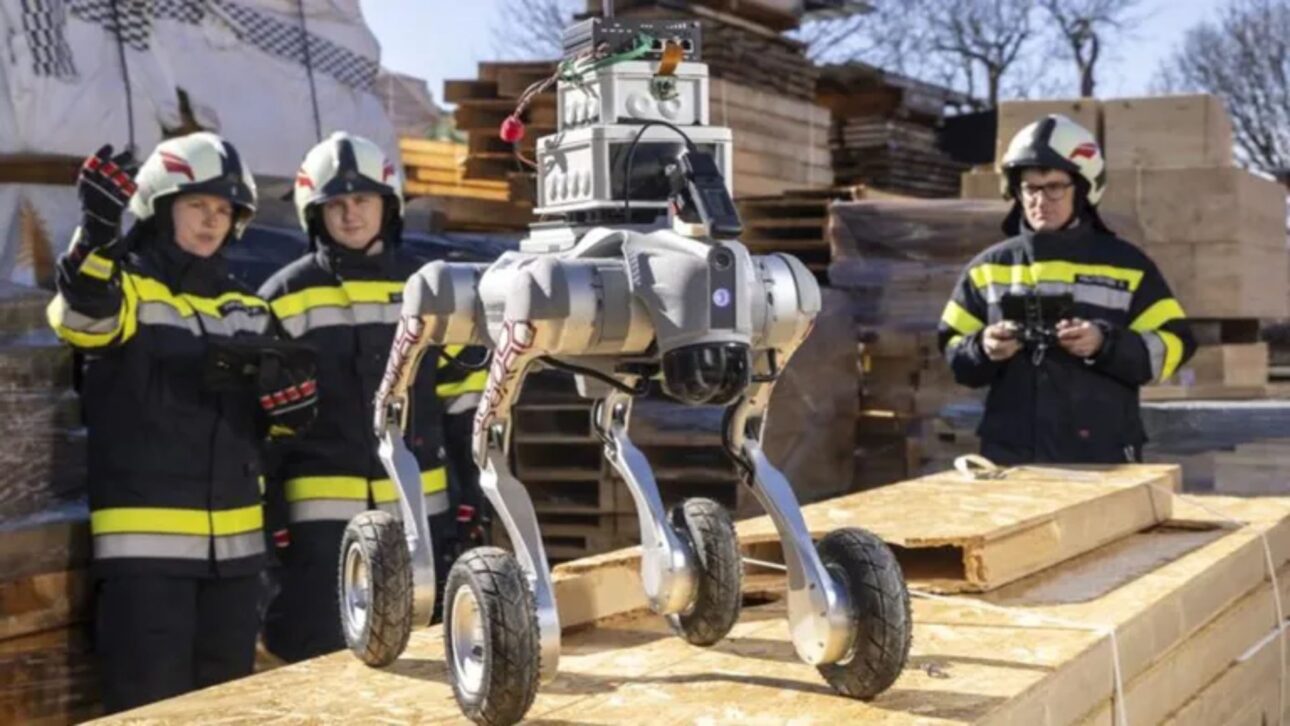 The robot collects crucial information while firefighters don protective gear. Credit: Lunghammer – TU Graz
