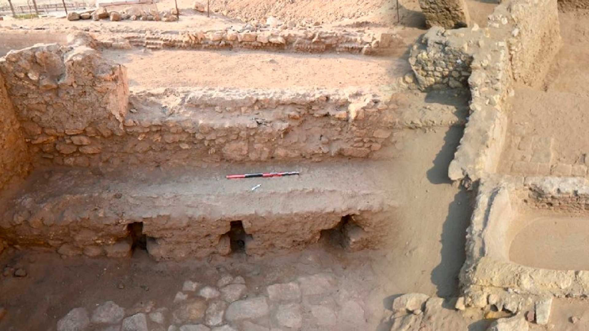 Escavação no Cairo revela sistema de abastecimento de água da era mameluca e restos de mesquita perto da Cidadela de Saladino