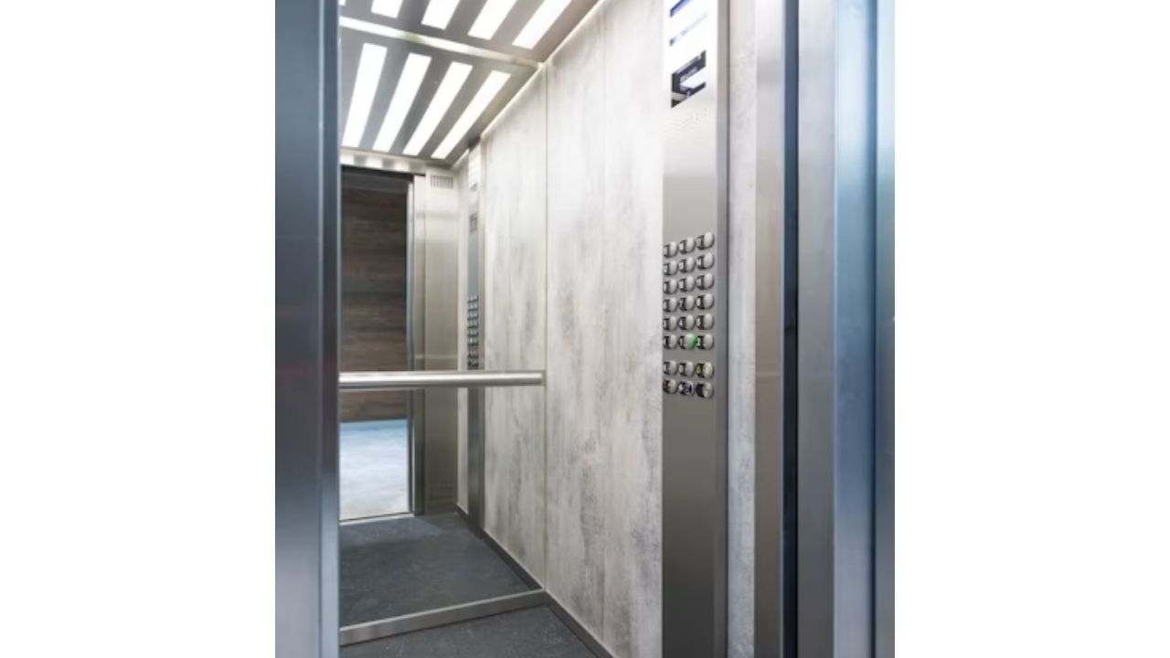 Mirror in the elevator seems just vanity, but exists for 5 reasons that almost no one notices, common detail in buildings changes the experience inside the cabin and hides a