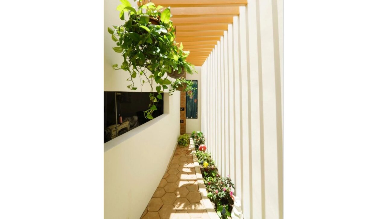 A Casa de Mainha, reforma de baixo custo no agreste de Pernambuco com ventilação natural, venceu o maior prêmio de arquitetura do mundo, o ArchDaily 2026.