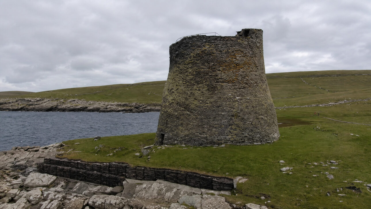 These constructions may have served for housing, protection, prestige, or meeting, but the interpretation depends on the study of each location.