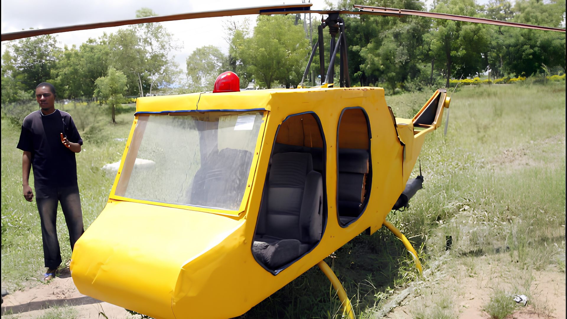 nigeriano construiu um helicóptero com sucata
