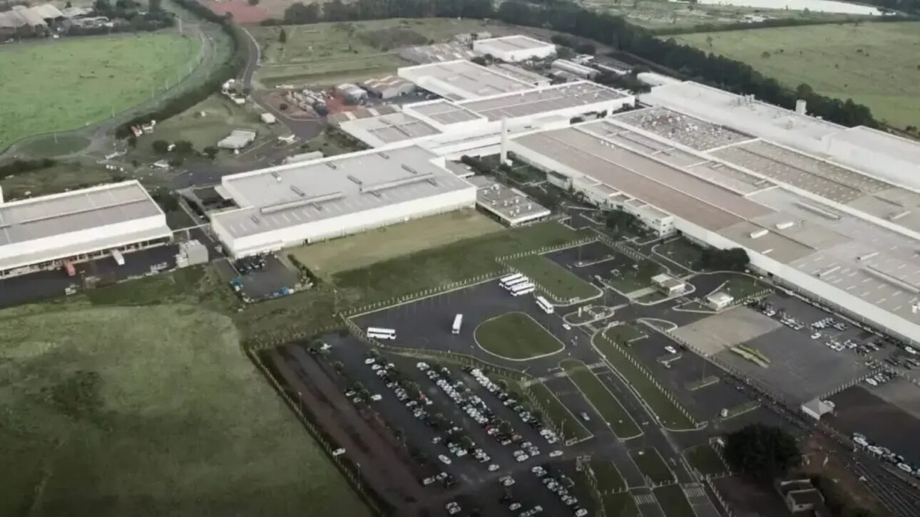 Gigante chinesa mira estado brasileiro e coloca US$ 1,3 bilhão na mesa para transformar Goiás em base de produção de até 50 mil veículos anuais, criar centro de pesquisa, adaptar motores flex e acelerar plano que inclui 242 pontos de recarga até 2030