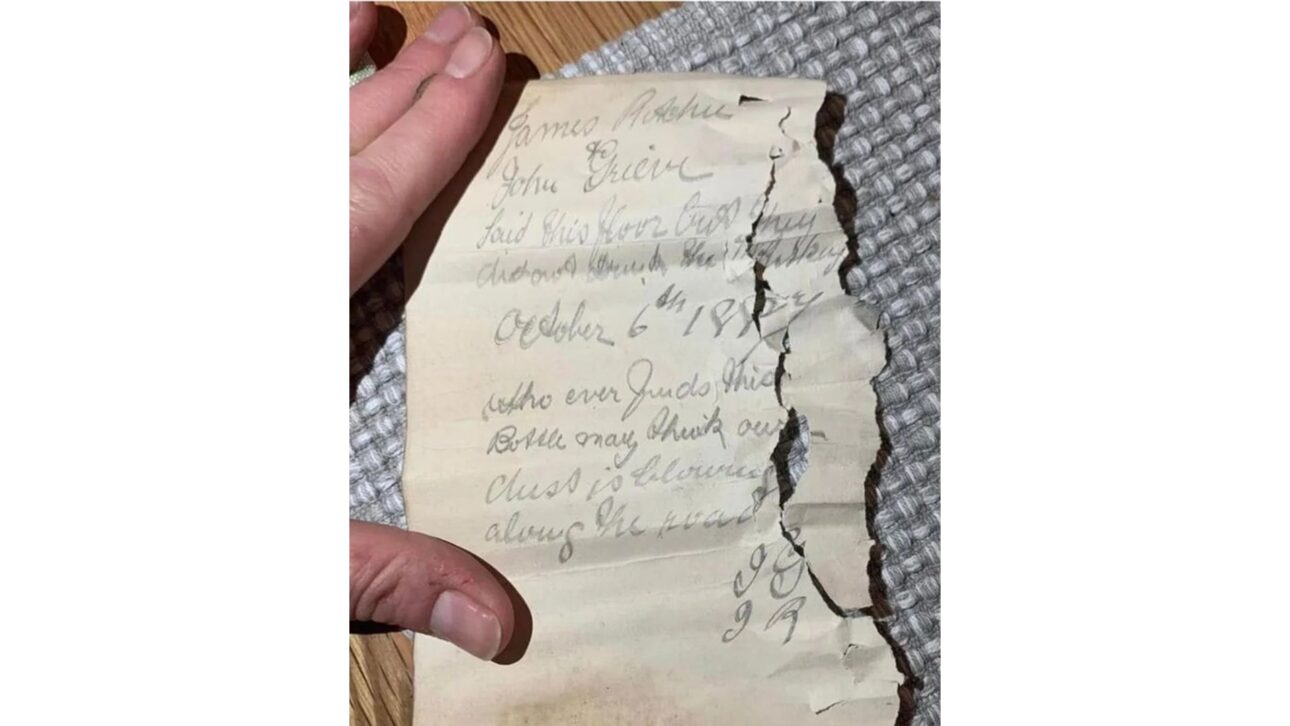 Un fontanero encontró una botella de 135 años bajo el suelo en Edimburgo. El mensaje en botella de James Ritchie y John Grieve hablaba sobre la propia muerte de ellos.