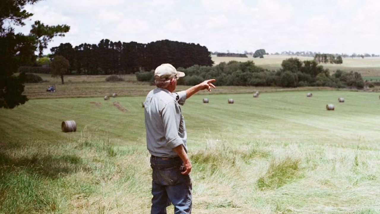 Fazendeiros recusam milhões enquanto data centers miram terras agrícolas na Austrália e IA reacende debate sobre comida e campo.