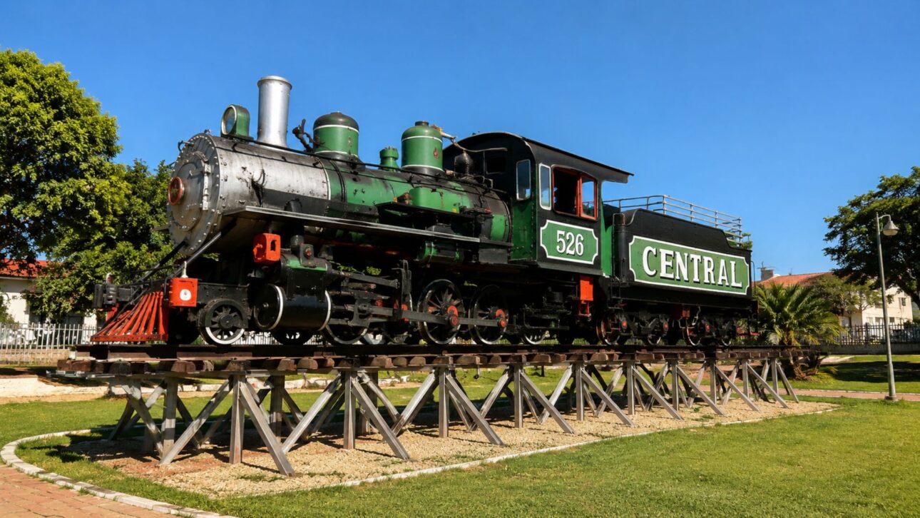 In Corinto, retired railway workers kept the steam locomotive 526 for 52 years: the Maria Fumaça became railway heritage donated by the Union.
