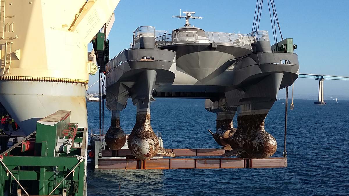 Sea Slice foi um navio experimental da Lockheed Martin com quatro cascos submersos, 105 pés de comprimento e estabilidade comparável à de embarcações muito maiores.