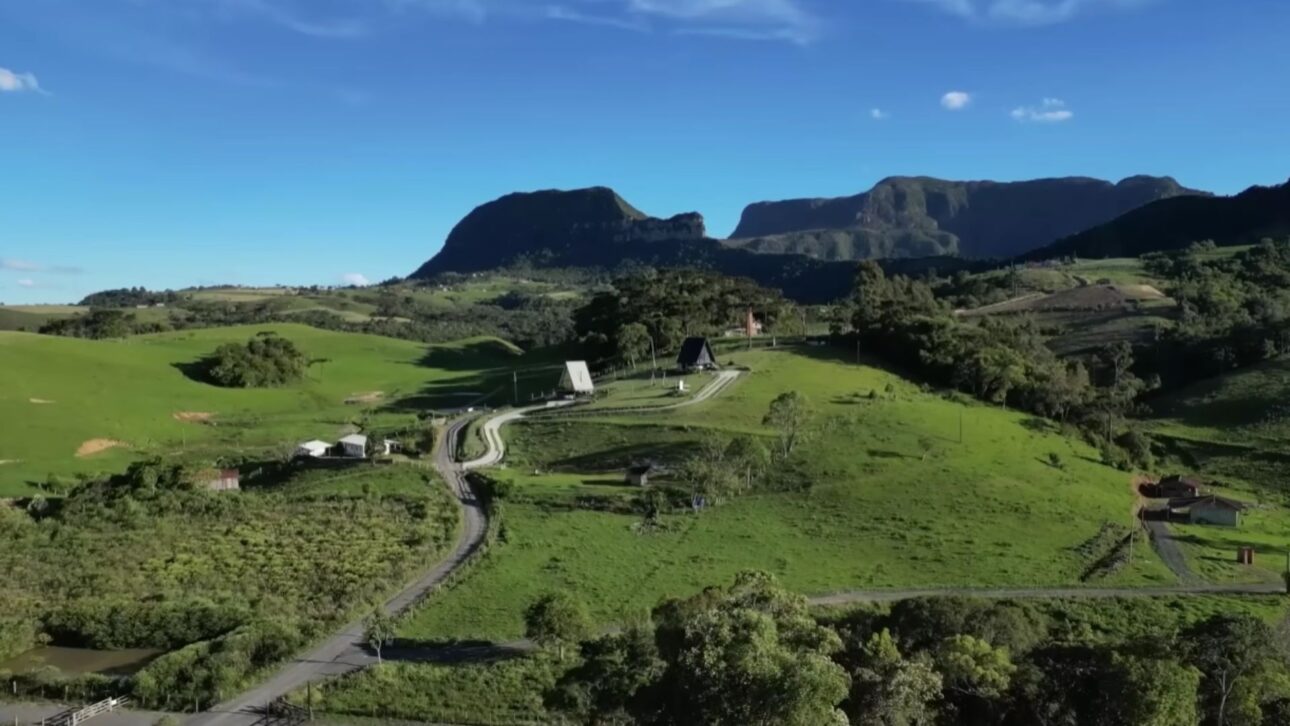 Em Santa Bárbara, em Alfredo Wagner, Seu Alvarino comprou 15 hectares por R$ 45 mil; hoje os filhos têm oito chalés aos pés do Morro da Tartaruga.
