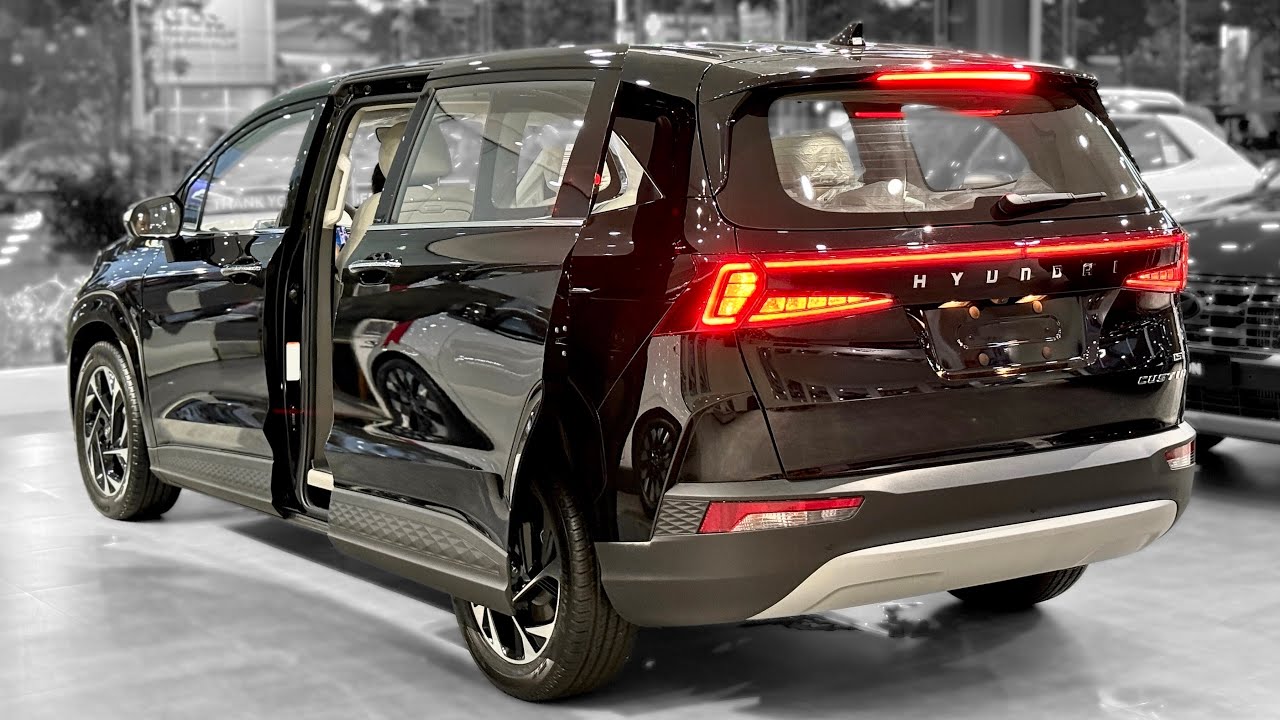 Hyundai Custin é uma minivan de 7 lugares vendida na Ásia com motor turbo, portas deslizantes