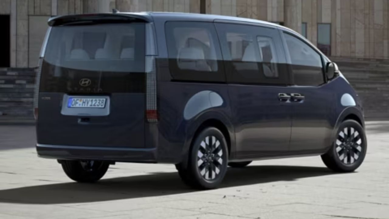 Hyundai Staria Hybrid tem 7 ou 9 lugares, motor 1.6 T-GDi e elétrico de 54 kW na Europa.