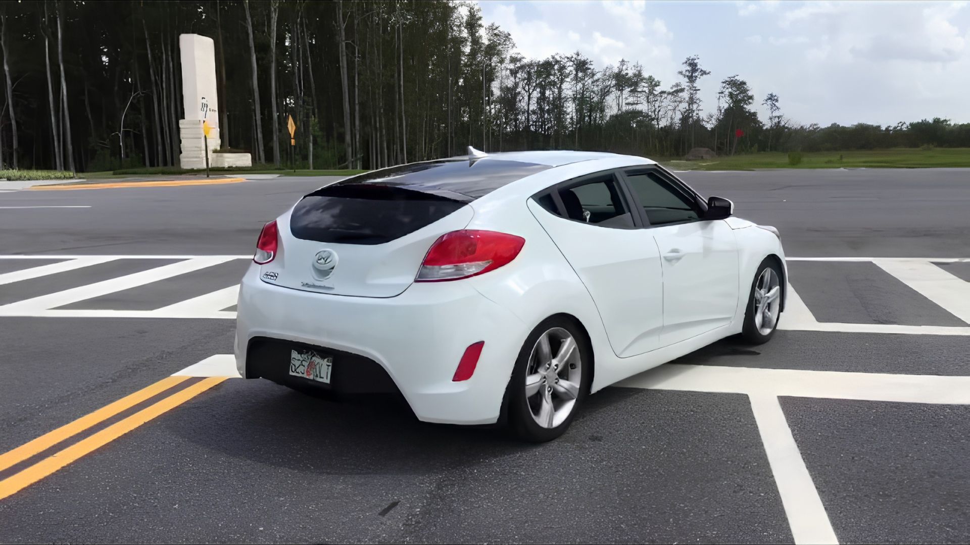 Hyundai Veloster 2013 aparece com FIPE de R$ 62.524 em junho de 2026, traz motor 1.6 de 140 cv, câmbio automático de 6 marchas e visual de três portas.