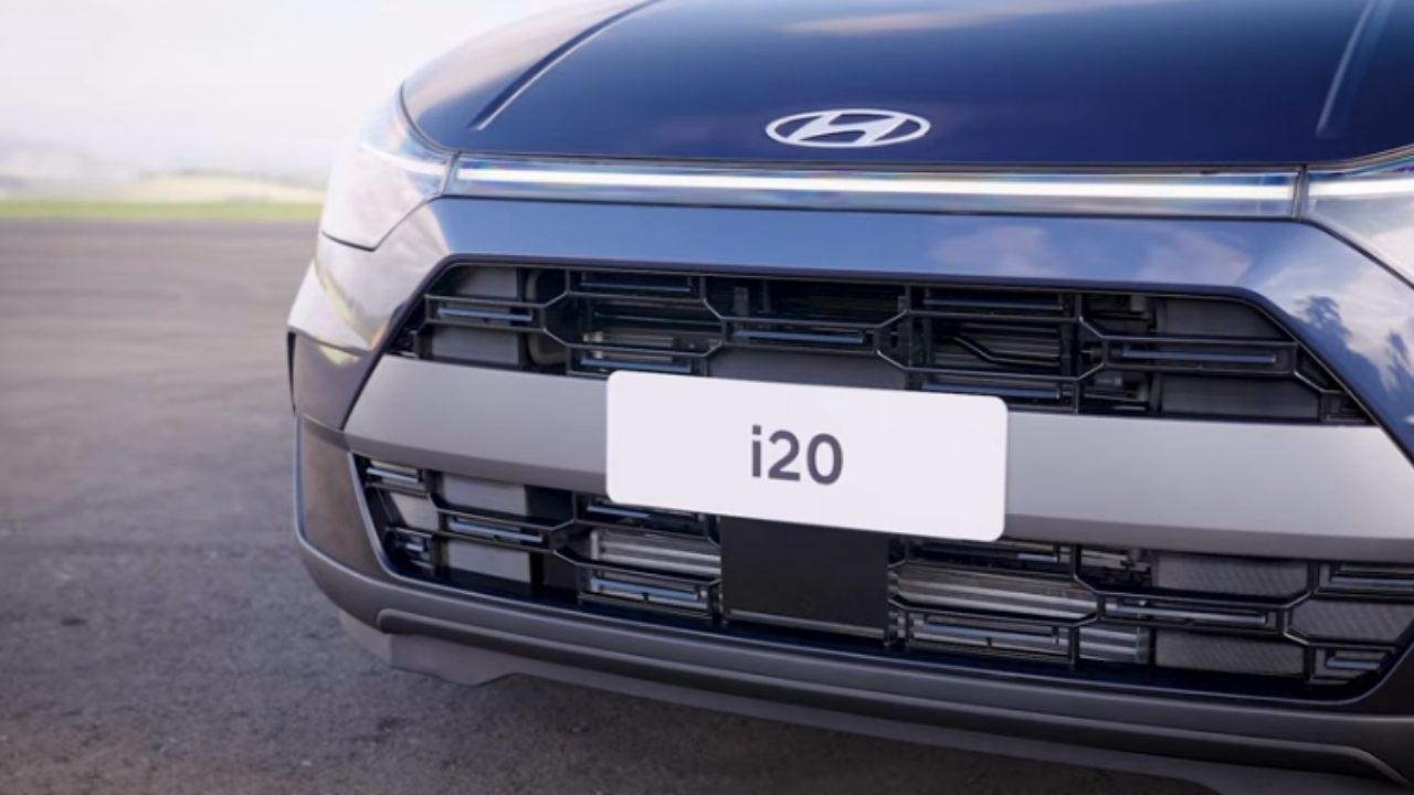 Hyundai i20 mira Volkswagen Tera con motor 1.0 turbo, cambio automático y maletero competitivo en Brasil.