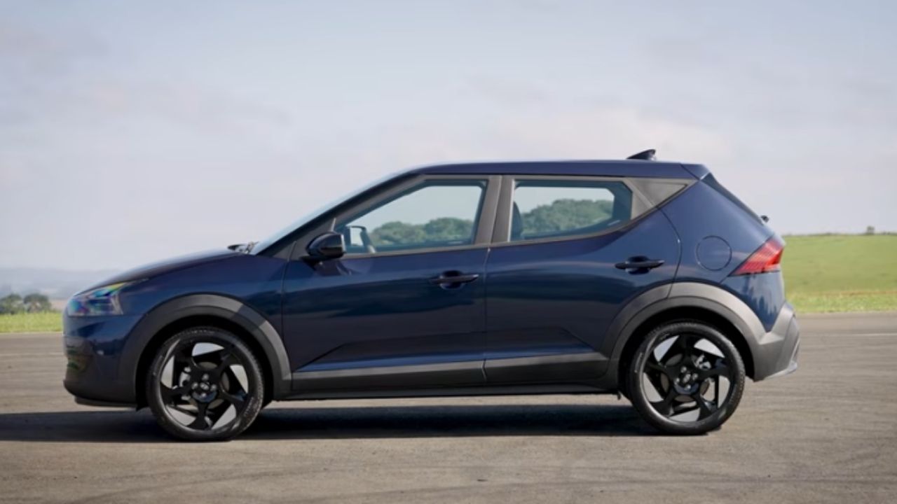 Hyundai i20 mira Volkswagen Tera con motor 1.0 turbo, cambio automático y maletero competitivo en Brasil.