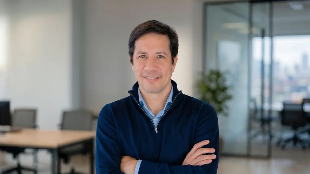 Brasileiro Rafael Oliveira é indicado para CEO global da Heineken em meio à queda nas vendas e à pressão por desempenho.