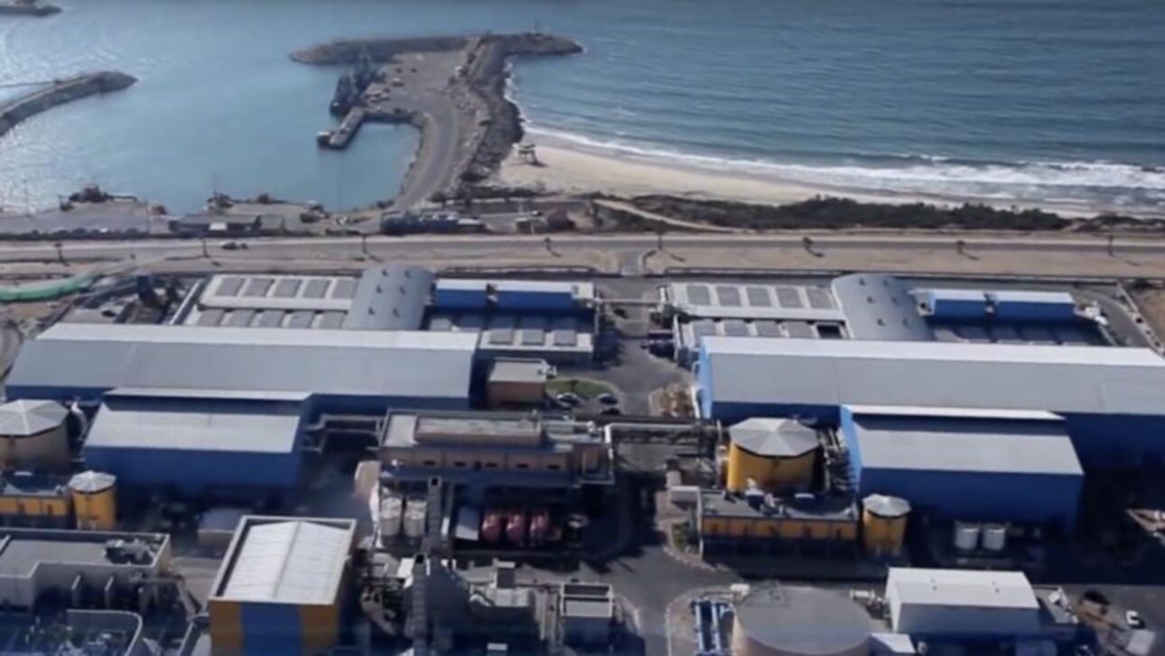 Chile instala inmisario submarino no Pacífico para captar água do mar e produzir 86,4 milhões de litros por dia contra a seca.