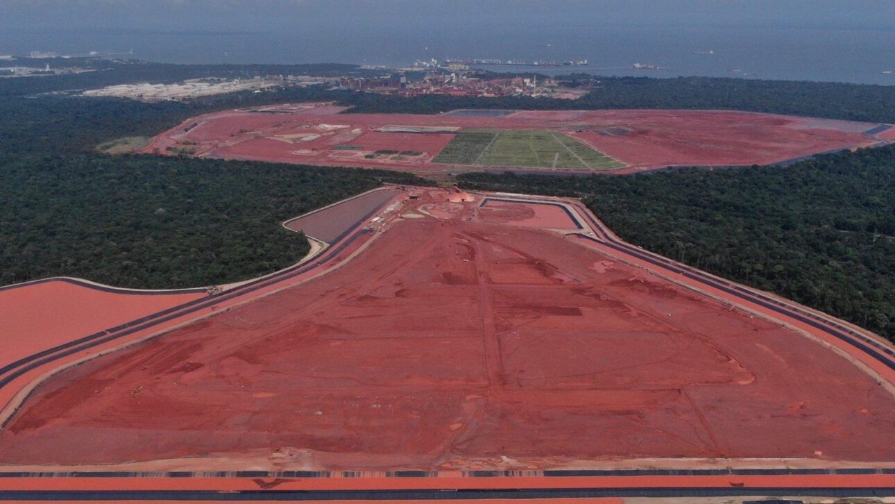 Projeto no Pará transforma lama vermelha da bauxita em ferro de baixo carbono e mira novo uso para rejeitos da alumina.