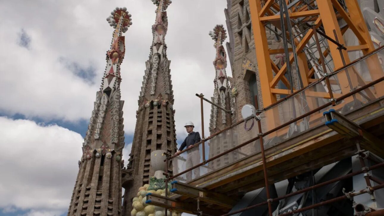 Sagrada Família chega a 172,5 metros com a Torre de Jesus Cristo, concluindo a etapa mais alta idealizada por Gaudí em Barcelona.