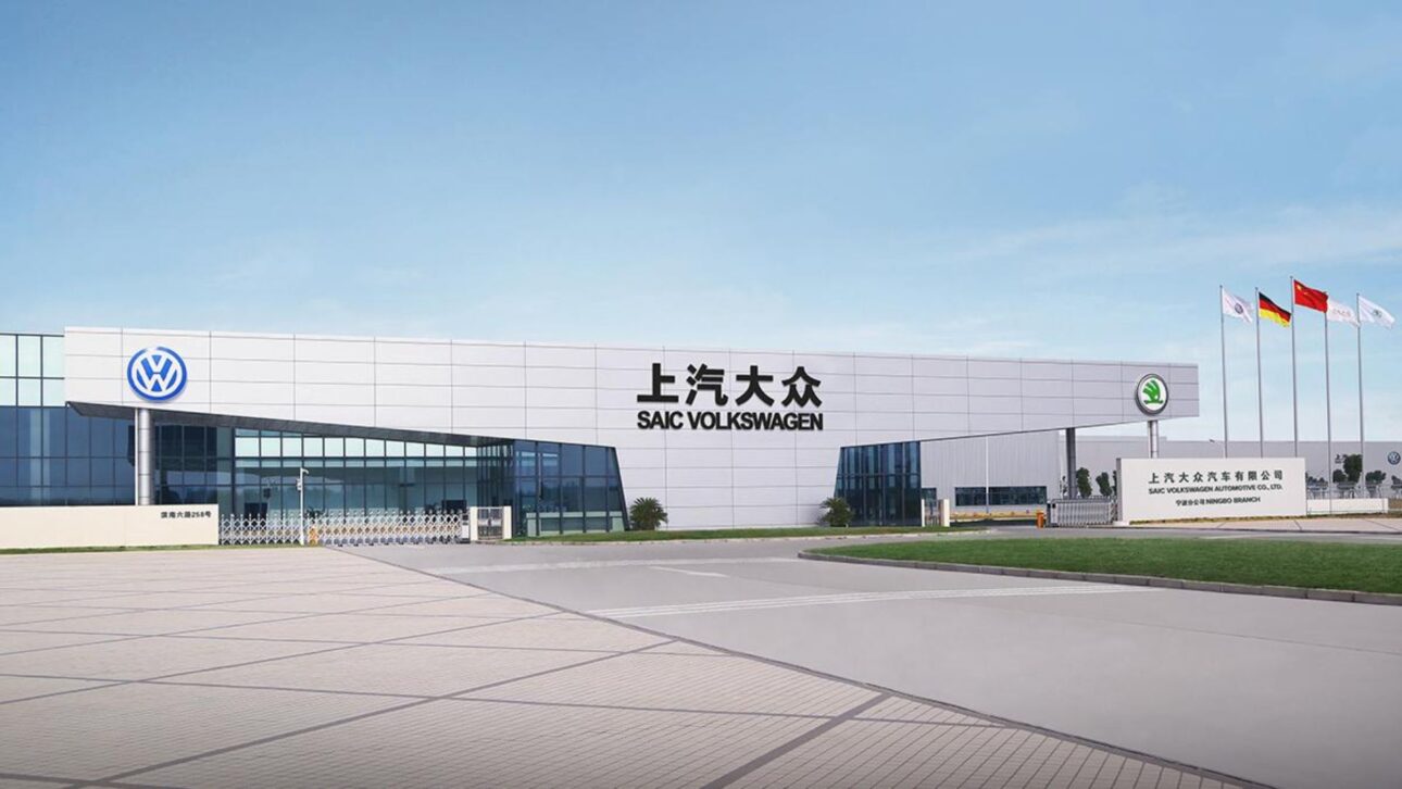 Volkswagen aposta em tecnologia chinesa, nova Amarok com SAIC e Tukan híbrida para enfrentar BYD e rivais no Brasil.