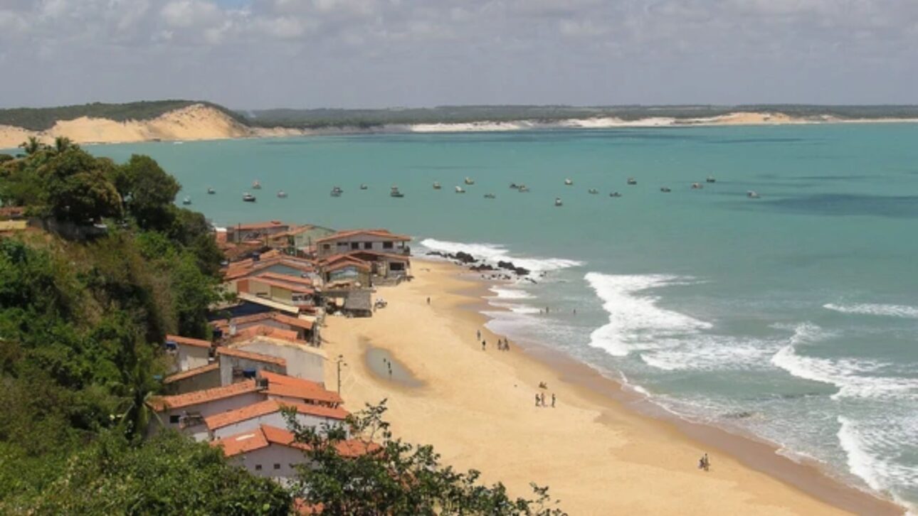 Baía Formosa, no litoral sul do Rio Grande do Norte, deve receber resort de luxo com investimento estimado em R$ 745 milhões Crédito: Liliane Rezende/Wikimedia Commons